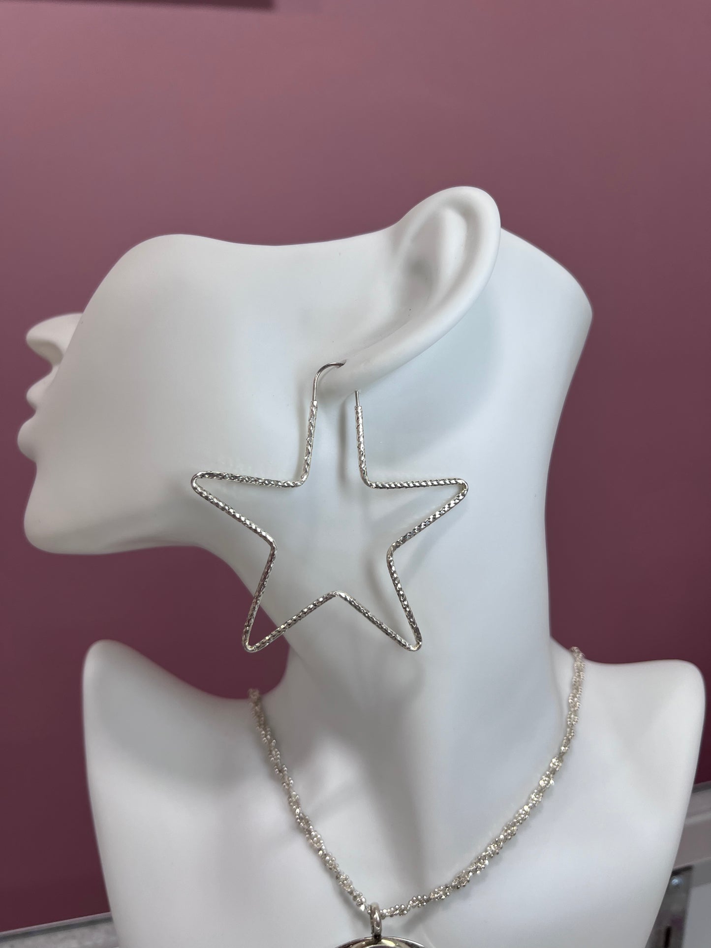 Pendientes de estrella de plata de ley .925 con acabado de corte de diamante
